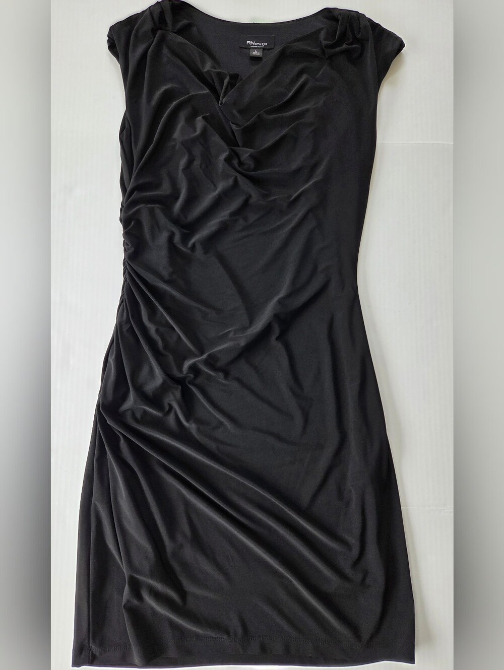 Ronni Nicole Black Ruched Scooped-Neck Cap Sleeves Midi Dress Feminine Romantic